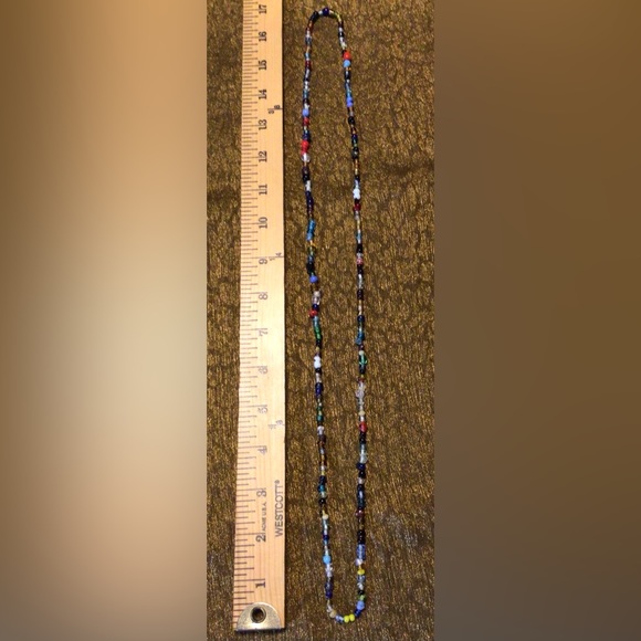 Glass bead necklace. - Picture 2 of 3